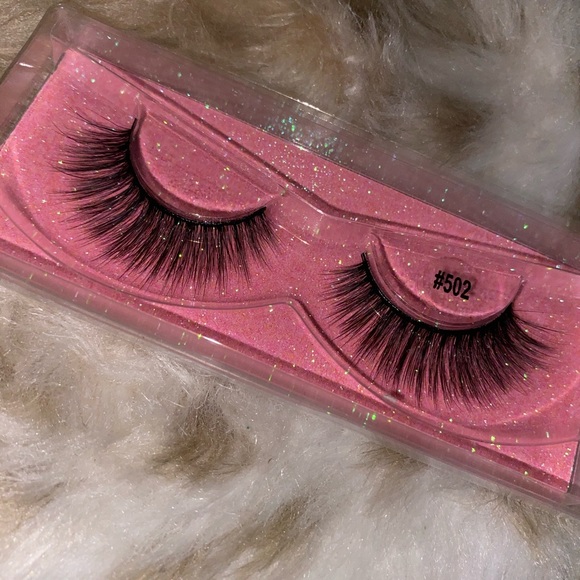 Lashes - Picture 3 of 10